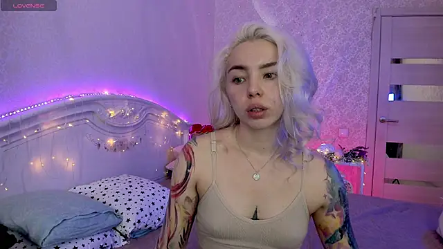 LillyMoure  online show from 09/23/25, 11:30