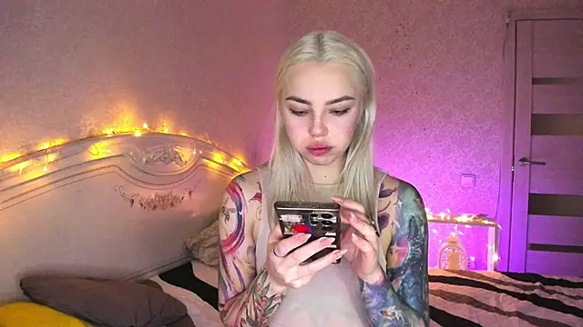 LillyMoure  online show from 02/05/26, 11:09