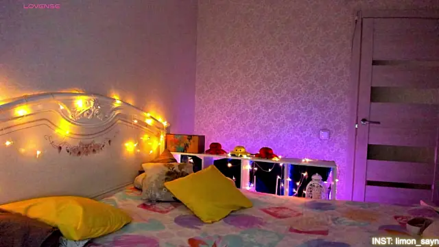 LillyMoure  online show from 03/27/26, 11:37