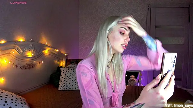 LillyMoure  online show from 04/12/26, 11:32