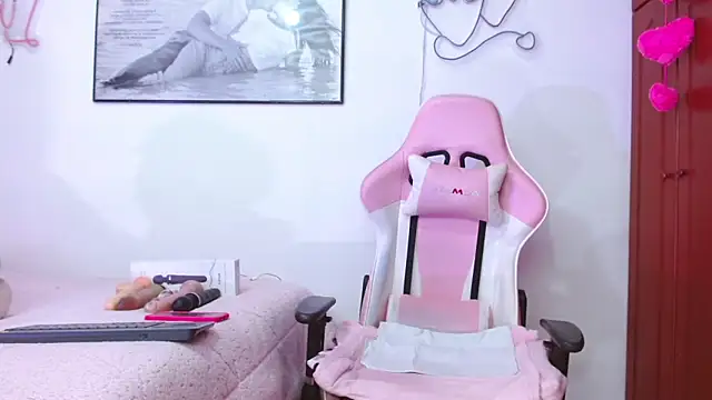 Amelie Rousell online show from 01/18/25, 09:02