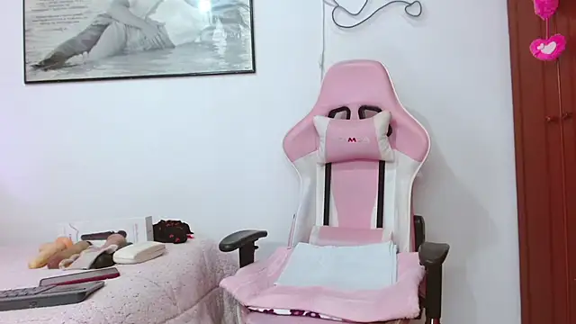 Amelie Rousell online show from 10/06/25, 02:25