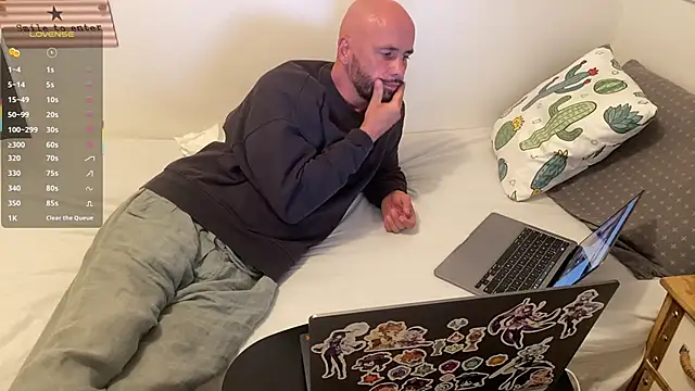 Snapshot of tim_beard chatting on 09/28/25, 07:08 tim beard online show from 09/28/25, 07:08