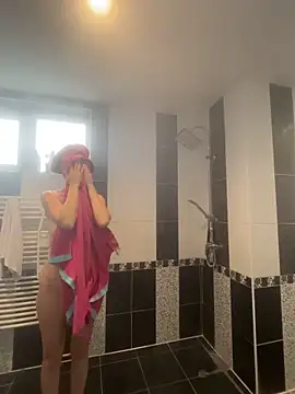 MaviePearl online show from 10/16/25, 08:26