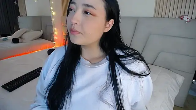 Miss Loise online show from 12/15/25, 02:38