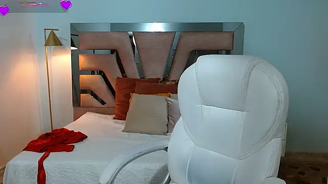 sophia hadid online show from 12/11/24, 01:39