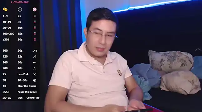 andrewmhilton  online show from 03/12/25, 01:47