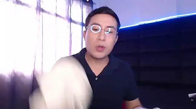 andrewmhilton  online show from 03/18/25, 07:42