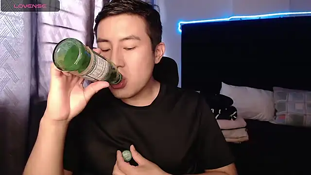 andrewmhilton  online show from 09/16/25, 09:16