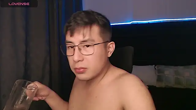 andrewmhilton  online show from 09/23/25, 05:54