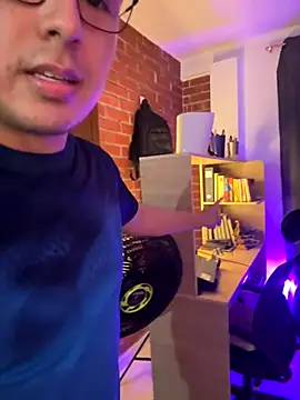 andrewmhilton  online show from 09/26/25, 04:49