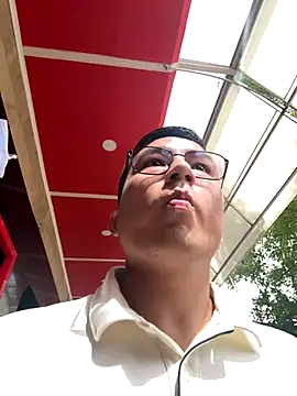 andrewmhilton  online show from 10/08/25, 06:38