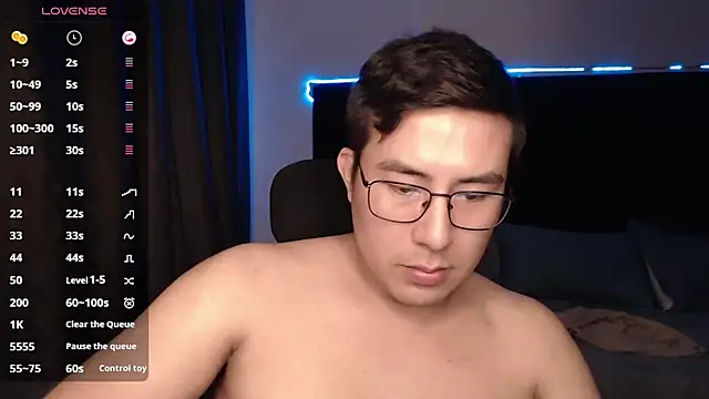 andrewmhilton  online show from 11/11/25, 07:19