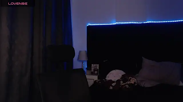 andrewmhilton  online show from 03/30/26, 06:47