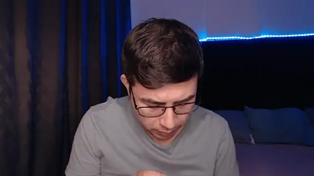 andrewmhilton  online show from 04/07/26, 06:03