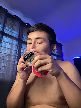 Snapshot of andrewmhilton_ chatting on 04/28/26, 10:59 andrewmhilton online show from 04/28/26, 10:59