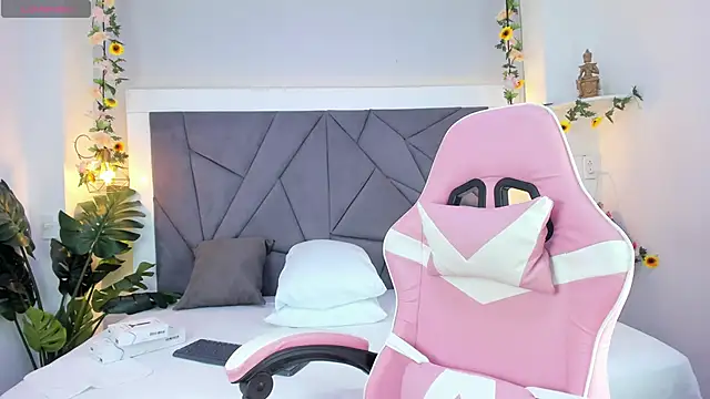 KiarhaTrixie online show from 12/14/25, 03:12