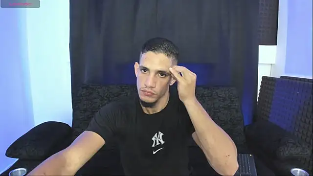 jhonnysnow17 online show from 05/15/26, 08:43