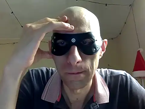 Snapshot of HandsomeAlfie chatting on 12/18/24, 12:18 HandsomeAlfie online show from 12/18/24, 12:18