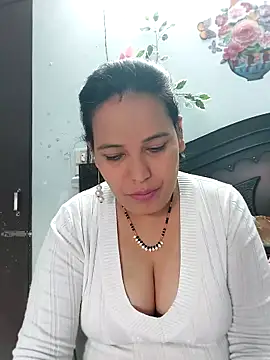 Poojabhabi101 online show from 12/19/25, 06:42