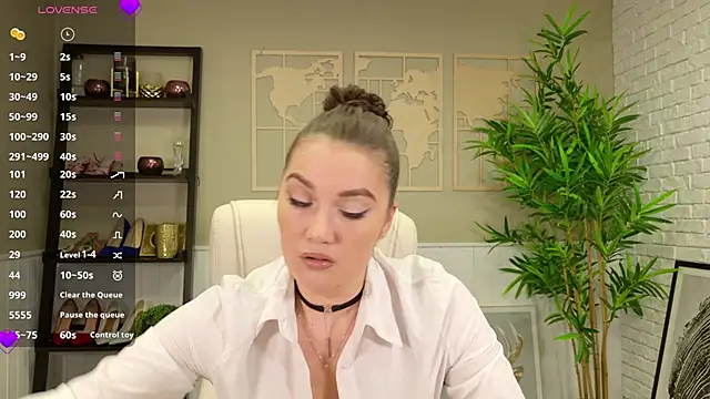 Snapshot of SelineSole chatting on 02/05/26, 04:44 SelineSole online show from 02/05/26, 04:44