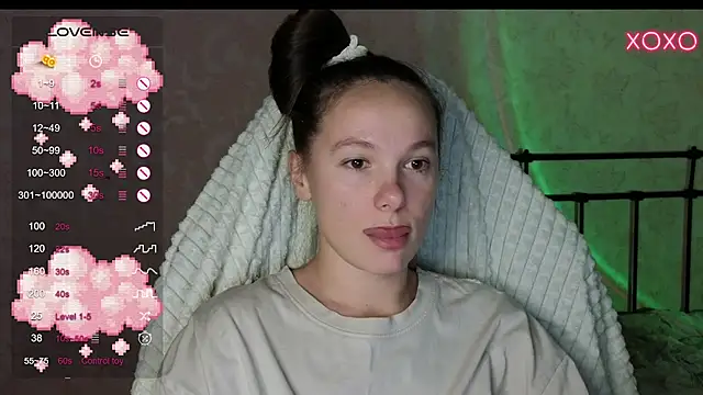 lil luna x online show from 12/12/24, 08:21