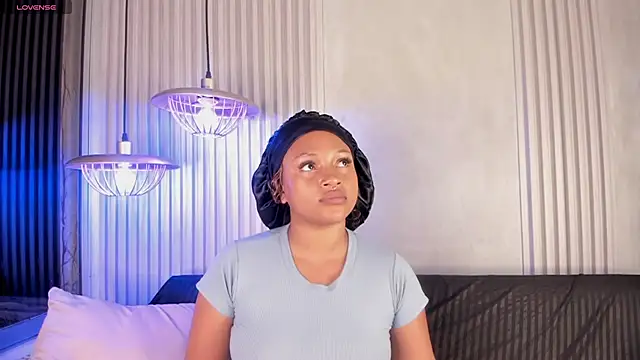 Aluna sweet online show from 02/12/25, 10:15