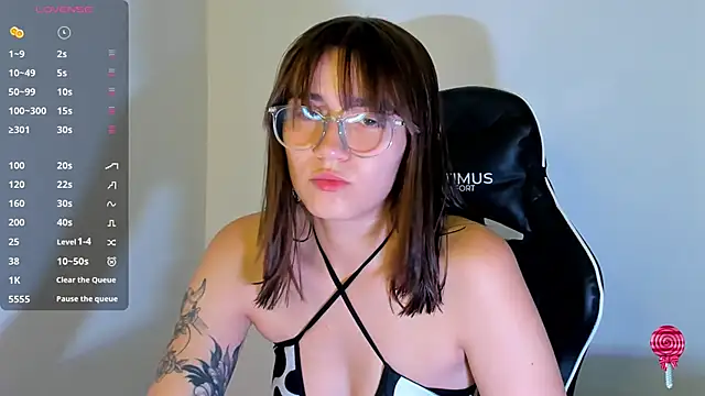 Snapshot of _alicerosse2 chatting on 12/02/24, 11:51 alicerosse2 online show from 12/02/24, 11:51