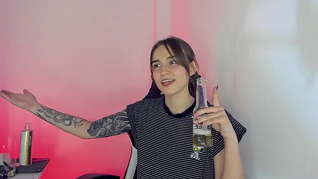 Snapshot of _alicerosse2 chatting on 03/05/25, 04:13 alicerosse2 online show from 03/05/25, 04:13