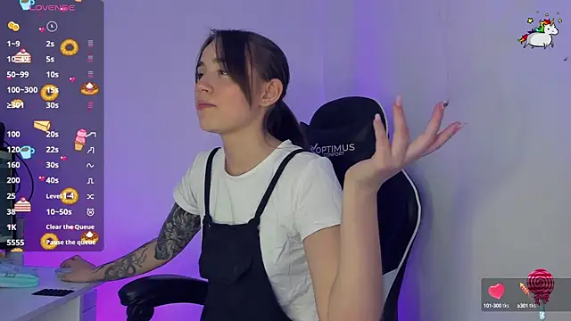 Snapshot of _alicerosse2 chatting on 03/11/25, 01:26 alicerosse2 online show from 03/11/25, 01:26