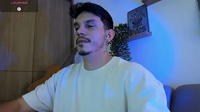 Snapshot of alejandro_stark chatting on 04/24/26, 10:12 alejandro stark online show from 04/24/26, 10:12