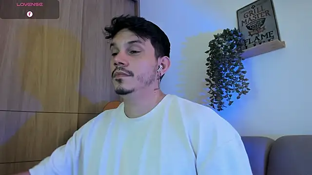 Snapshot of alejandro_stark chatting on 05/01/26, 03:33 alejandro stark online show from 05/01/26, 03:33