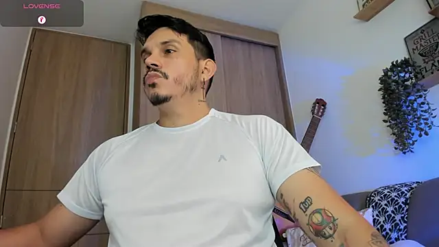 Snapshot of alejandro_stark chatting on 06/19/26, 07:50 alejandro stark online show from 06/19/26, 07:50