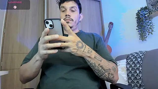 Snapshot of alejandro_stark chatting on 07/01/26, 02:40 alejandro stark online show from 07/01/26, 02:40