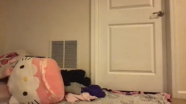 LiverandBrat77 online show from 10/13/25, 02:00