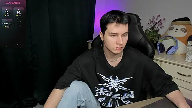 Vincent Strong online show from 12/15/25, 08:18