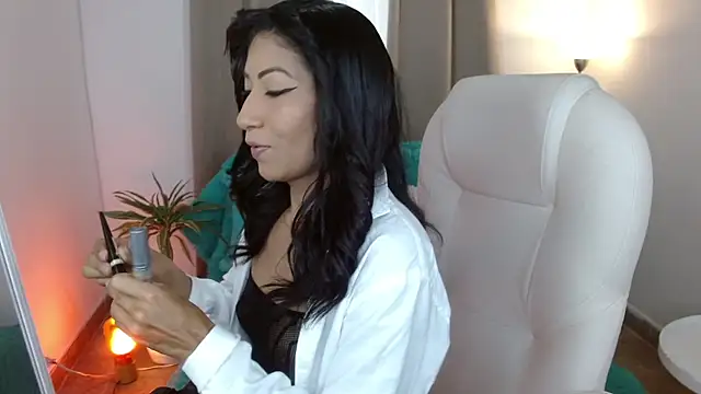 sofia perez    online show from 02/13/25, 08:03