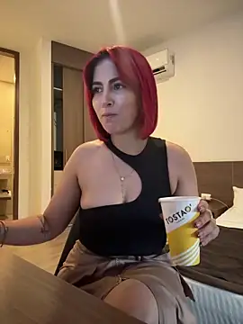 zafiro mo0n online show from 01/06/25, 10:37