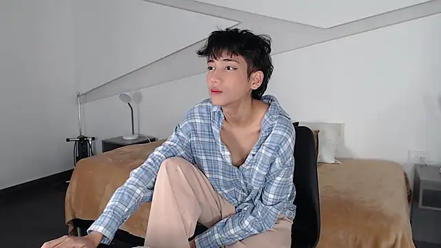 hot little bunny online show from 02/05/25, 09:29