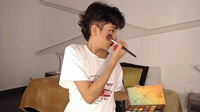 hot little bunny online show from 02/06/25, 08:56