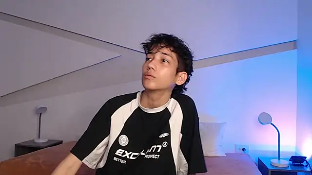 hot little bunny online show from 02/18/25, 08:25