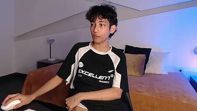 hot little bunny online show from 02/18/25, 11:30