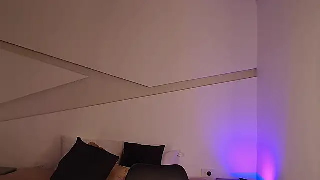 hot little bunny online show from 03/10/25, 12:40