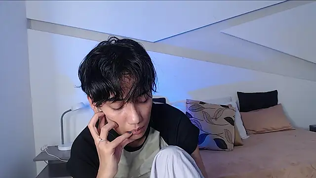 hot little bunny online show from 03/19/25, 09:27