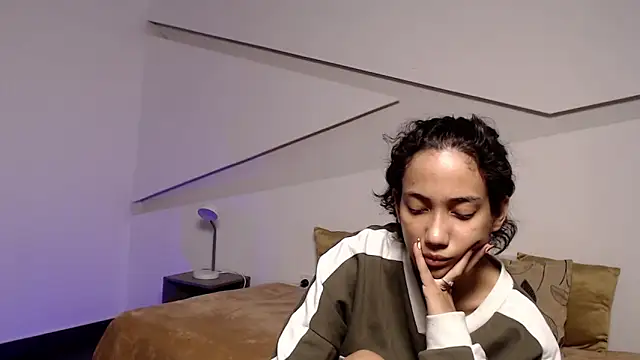 hot little bunny online show from 09/10/25, 09:37