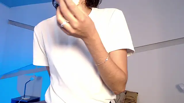 hot little bunny online show from 10/21/25, 08:53