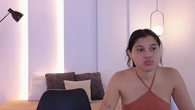 hot little bunny online show from 11/13/25, 09:14