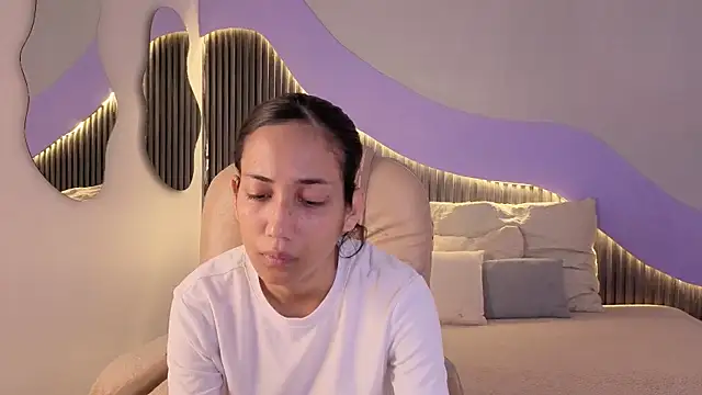 hot little bunny online show from 02/05/26, 08:57