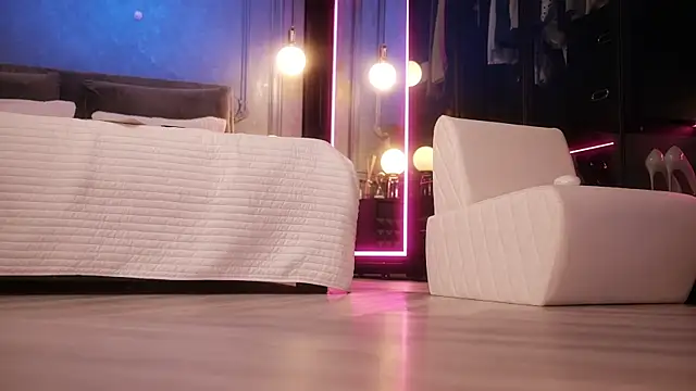 Rikka Moore online show from 10/11/25, 10:47