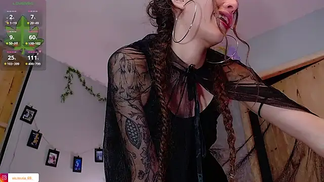 VickyJackson  online show from 12/18/25, 04:24